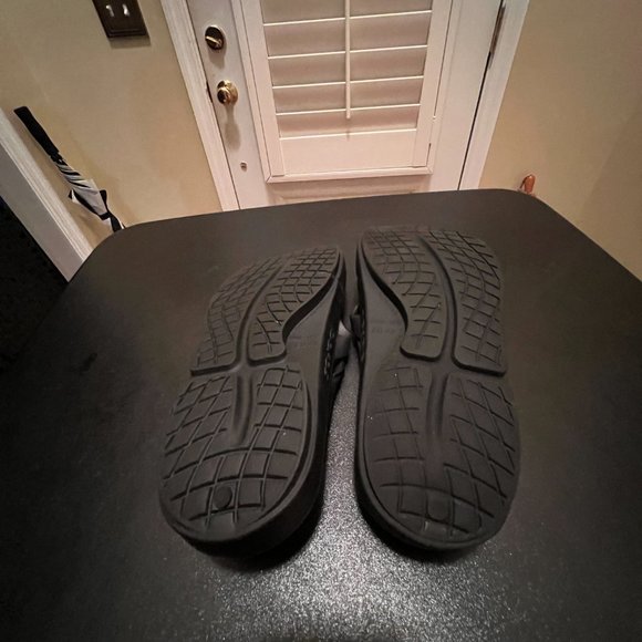 OOfos size 10 men and size 12 women black main image 4